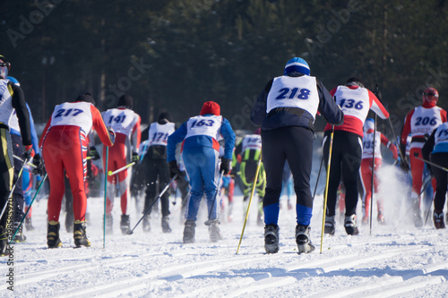 extensive ski race Skis from different cities come people .