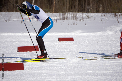 skiers in the valley of the qualifying Championships in skiing .