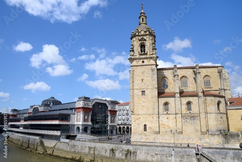 L'église de Saint Anton & marché de la Ribera à Bilbao  © Richard Villalon