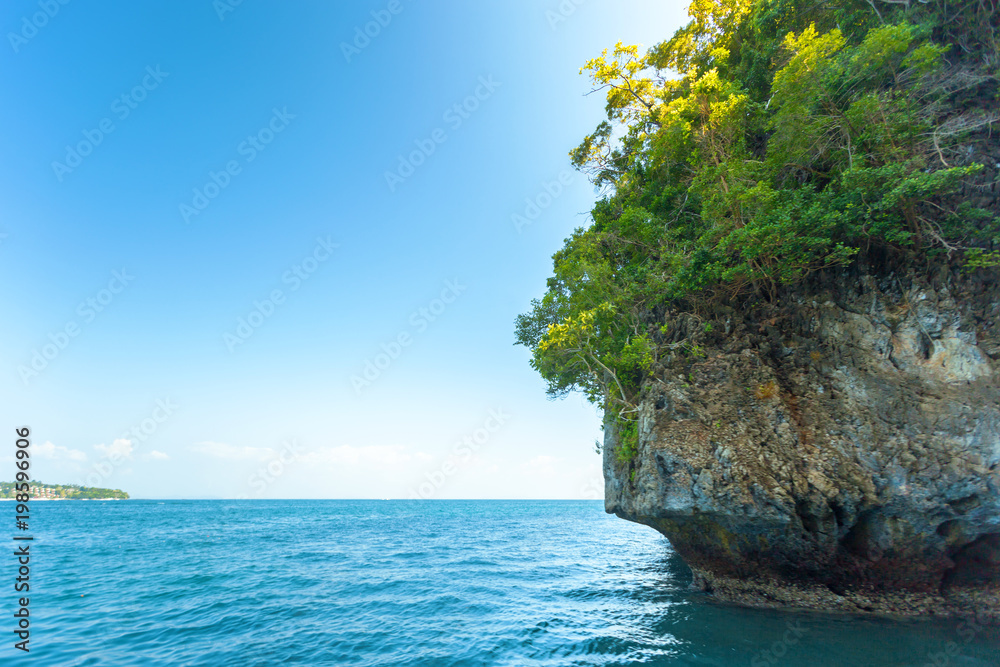 Naklejka premium rocks and sea