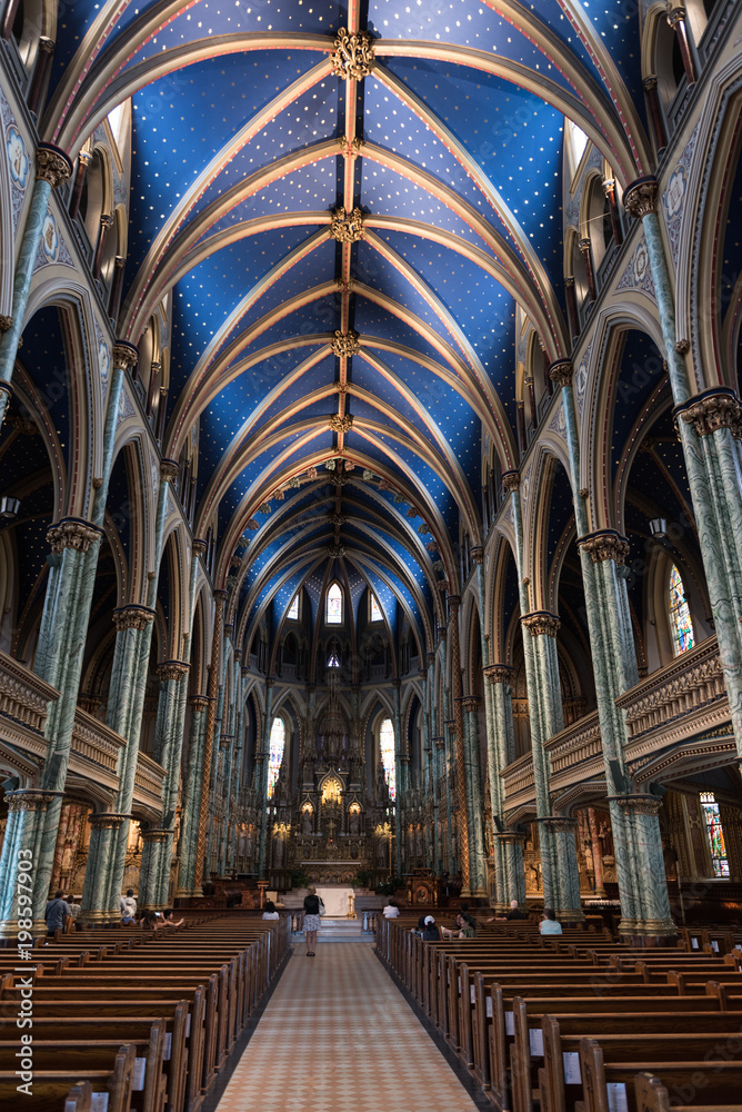 Blick durch das Kirchenschiff der Kathedrale Notre Dame, Ottawa, Kanada