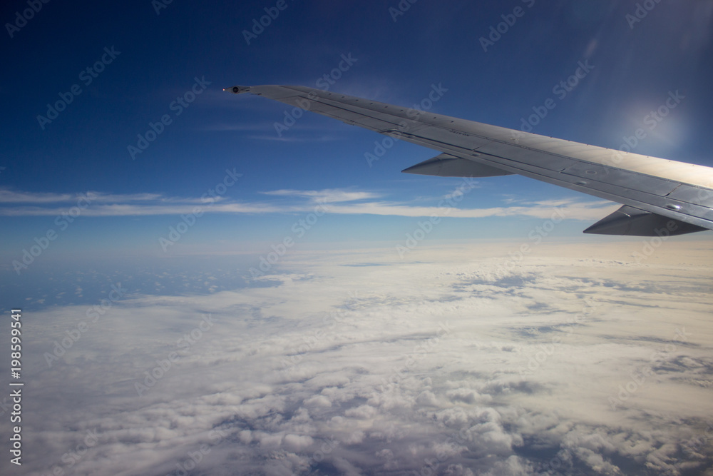 空 空