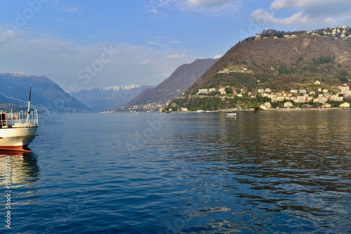 イタリアのコモ湖の水上飛行機 © Kazzy