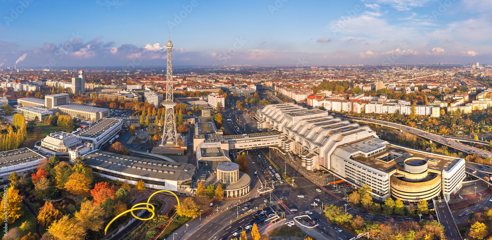 Obraz premium Wieża radiowa w Berlinie Charlottenburg