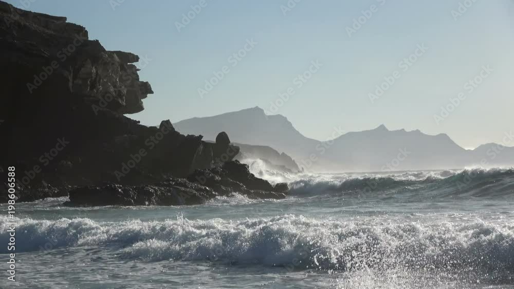 Riesenwellen an der Westküste von Fuerteventura, Surferparadies, Vulkaninsel, 4K