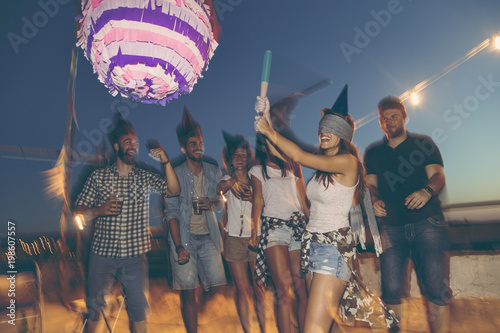 Papier peint Birthday pinata hitting