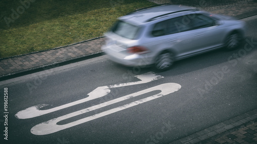 Obraz na plátně Tempo 30 Zone mit Auto
