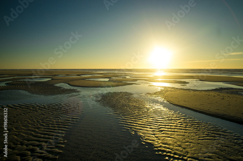 Sonnenuntergang bei Ebbe in Hennestrand D  nemark