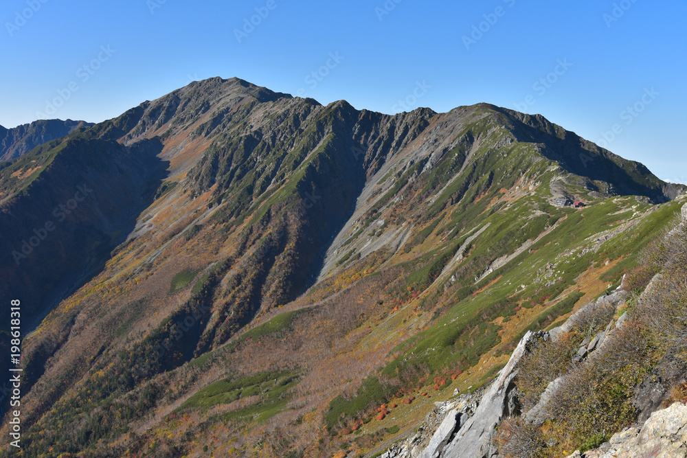 北岳から望む間ノ岳