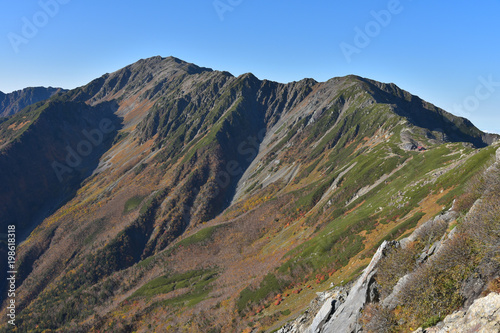 北岳から望む間ノ岳