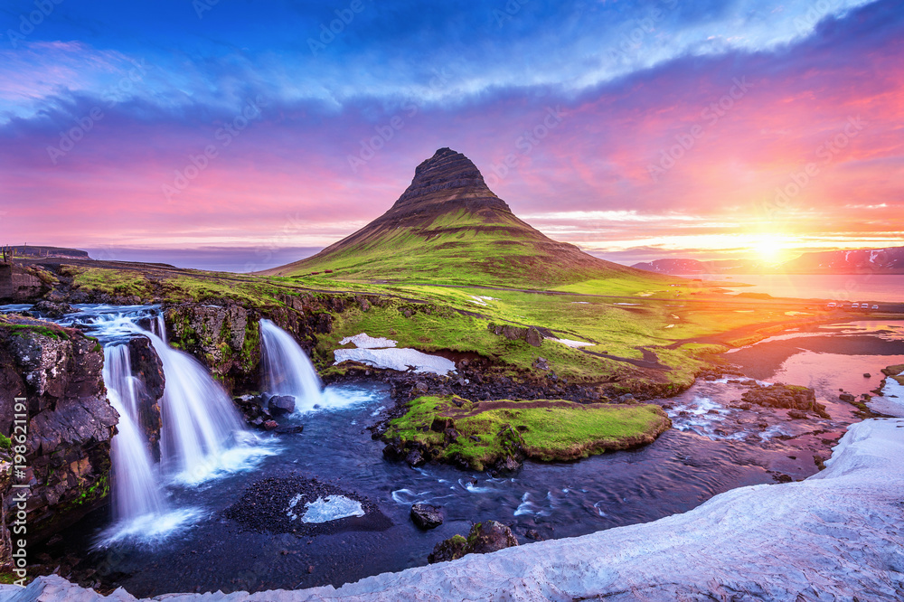 Naklejka premium Kirkjufell at sunrise in Iceland. Beautiful landscape and sunrise.