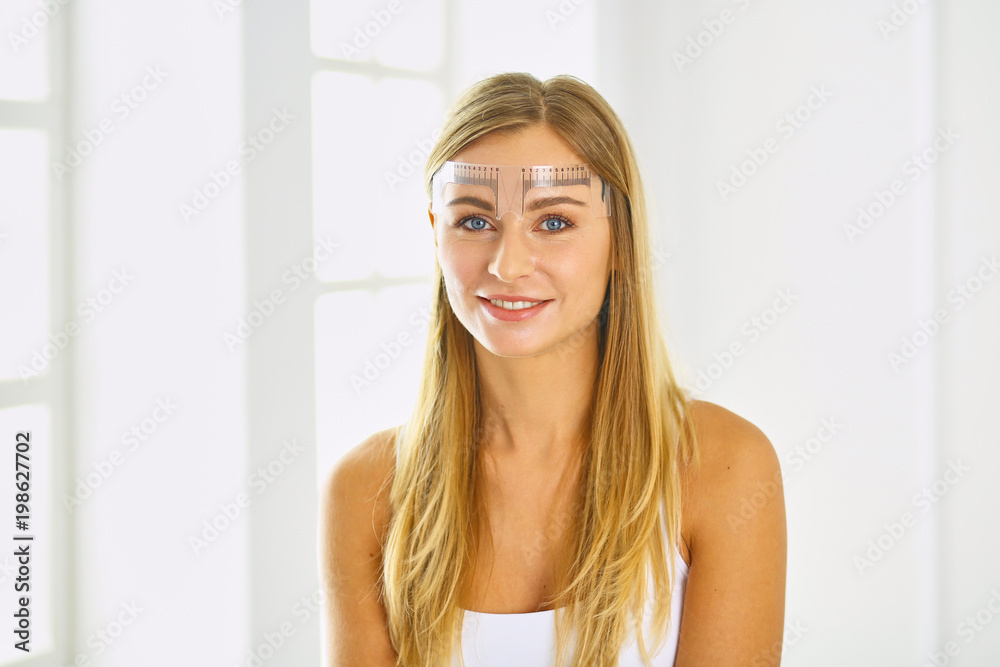 Permanent Makeup For Eyebrows. Beautiful Woman With Thick Brows In Beauty Salon. Beautician Doing Eyebrow Tattooing For Female Face. Beauty Procedure Permanent Makeup For Eyebrows. Beautiful Woman With Thick Brows In Beauty Salon. Beautician Doing Eyebrow Tattooing For Female Face. Beauty Procedure