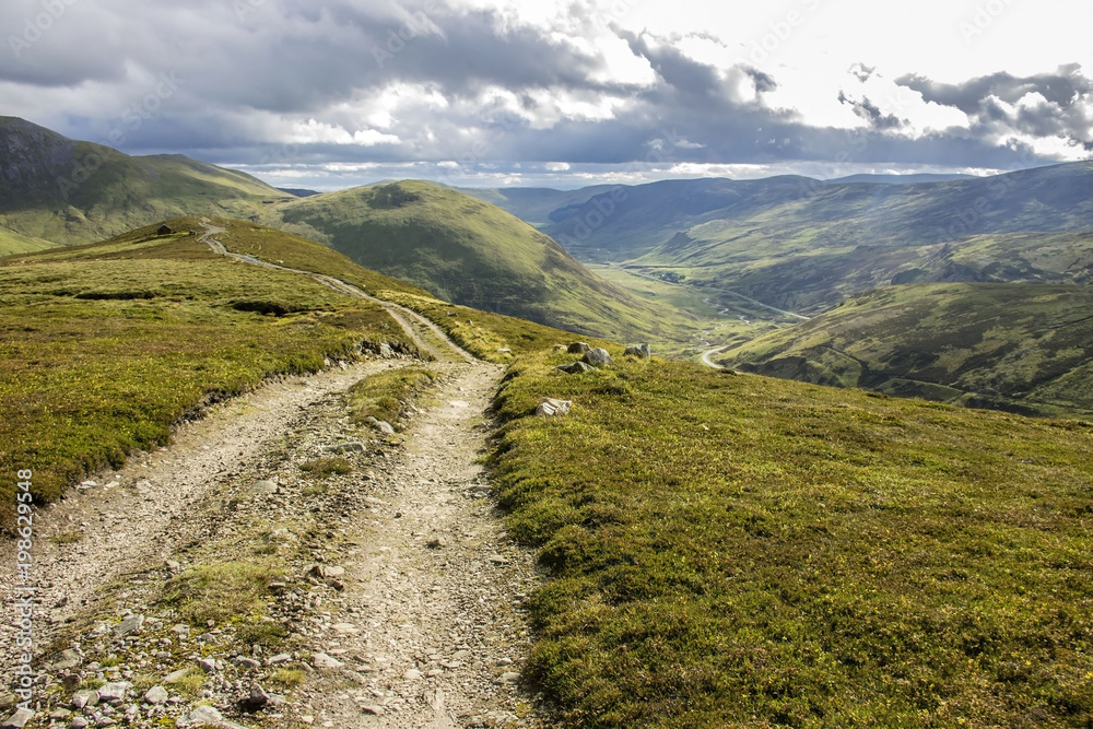 Obraz premium A way on the peak in Cairngorm Mountains, Scotland, UK. Royal Deeside between Ballater and Braemar. Beautiful scottish landscape. September 2017