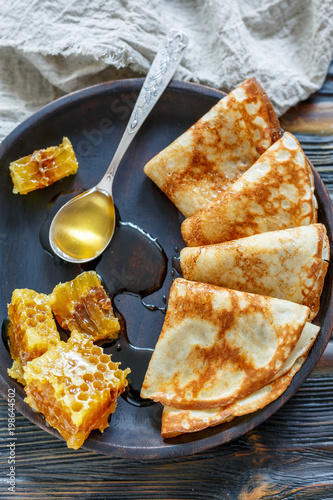 Crepes and honey for a delicious breakfast.