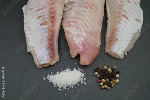 Gewürztes Rotbarschfilet in Senfkruste photo