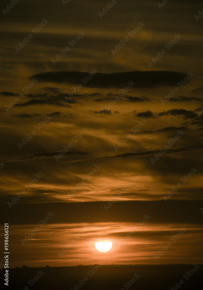 Obraz premium Clouds and sunset in spring time