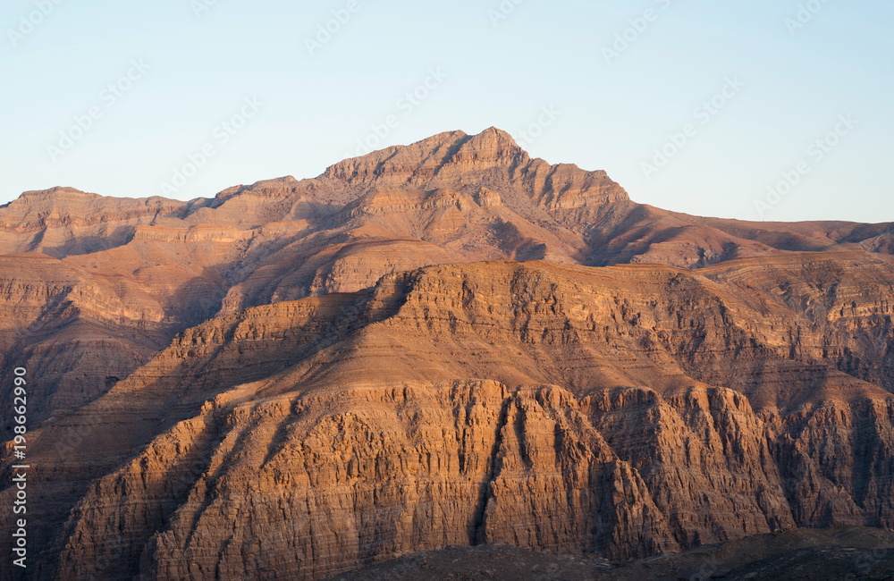 Fototapeta premium Stunning desert mountain scenery of Jabal Jais in the UAE