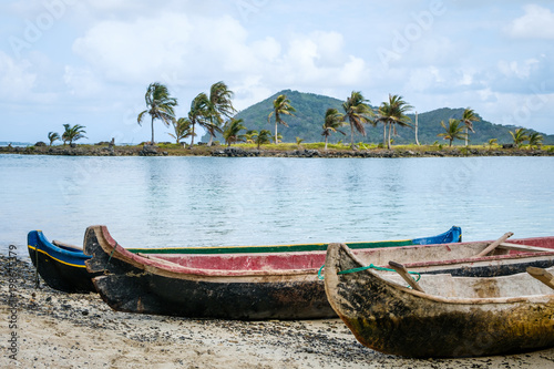 Fotografija wooden boats,  canoe boat - Guna Yala, San Blas Islands -