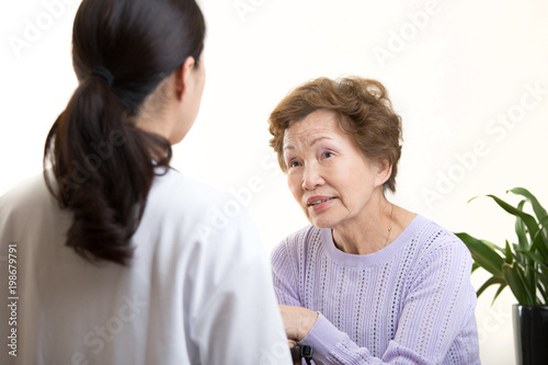 高齢者女性と病気