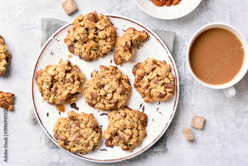 Breakfast with healthy oatmeal cookies © voltan