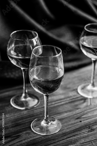 different types of wines and shapes of glasses