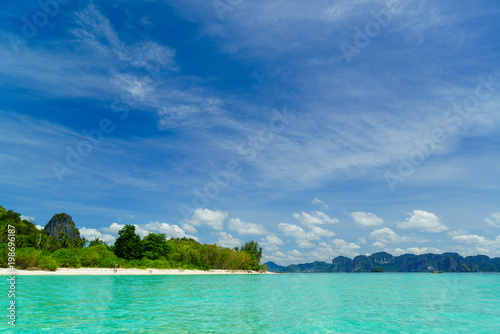 Stunning tropical beach © Netfalls