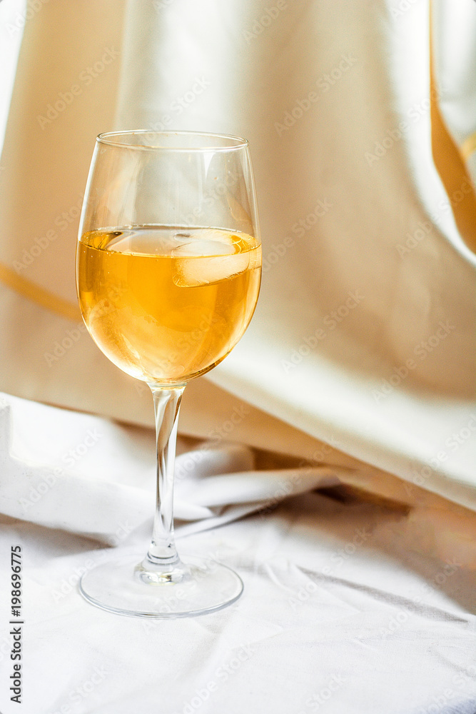 Obraz premium white wine glass