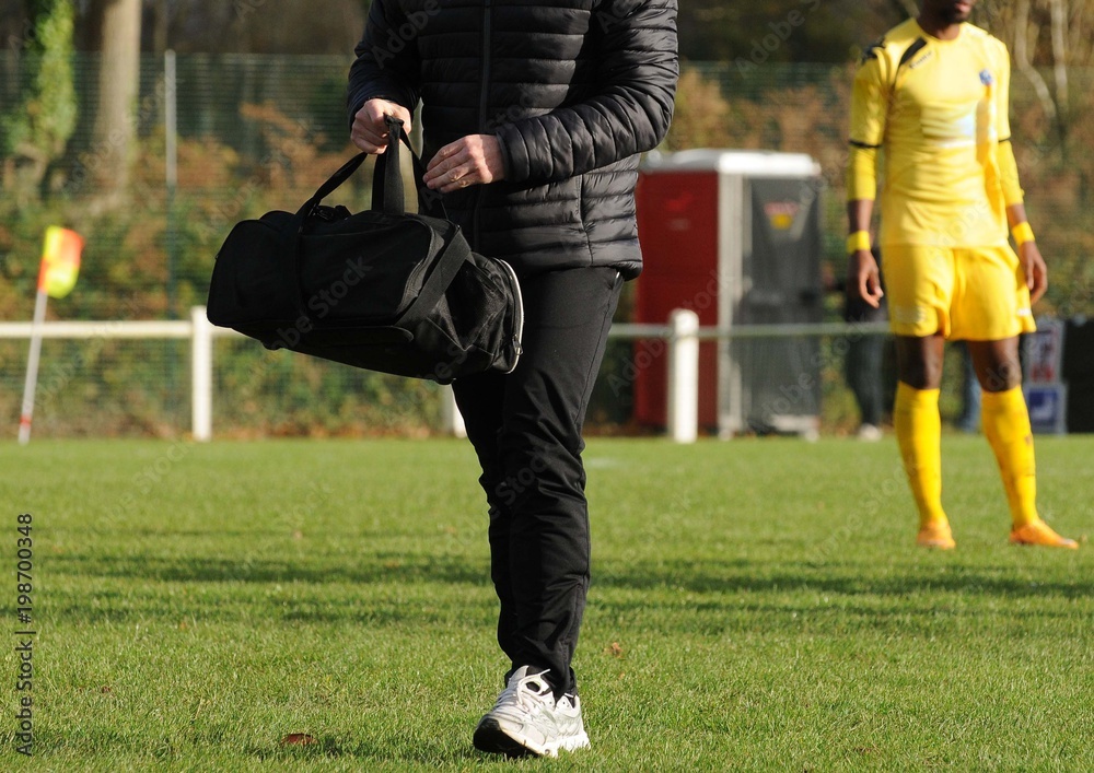 Fototapeta premium le soigneur au football