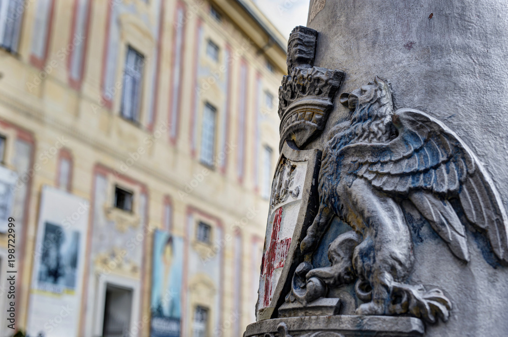 Obraz premium particular symbol of the city of Genoa on wrought iron street lamp 2