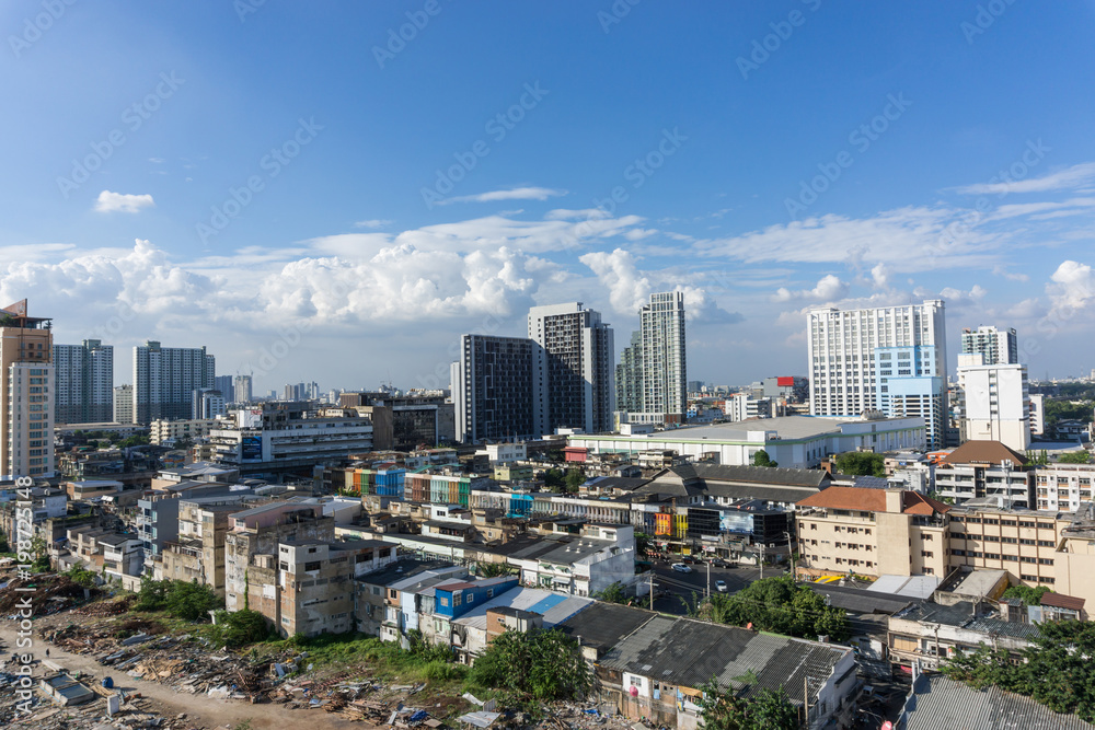 Fototapeta premium Bangkok skyline cityscape with construction building