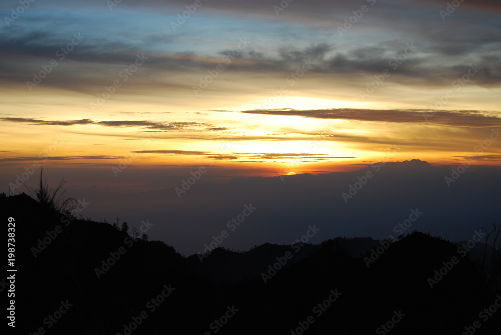 Lever de soleil volcan Batur Bali Indonésie