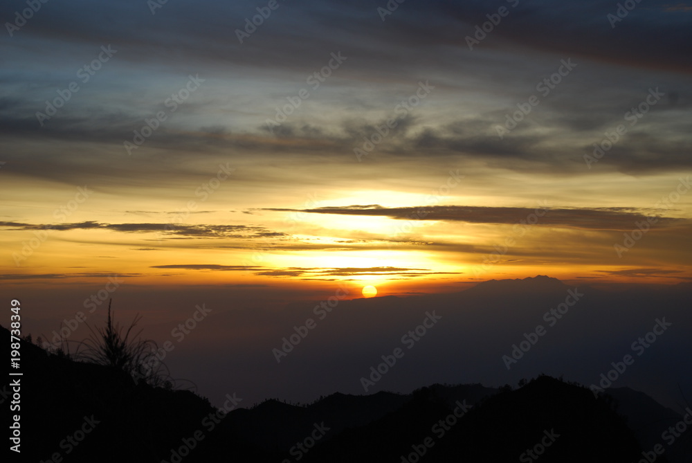 Fototapeta premium Lever de soleil volcan Batur Bali Indonésie