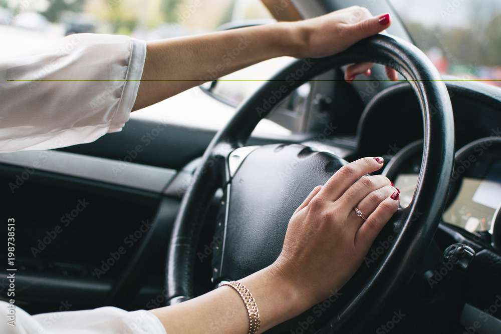 Naklejka premium Young lady driving a car