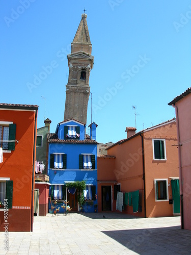 Wenecja,  wyspa Burano, krzywa wieża kościoła