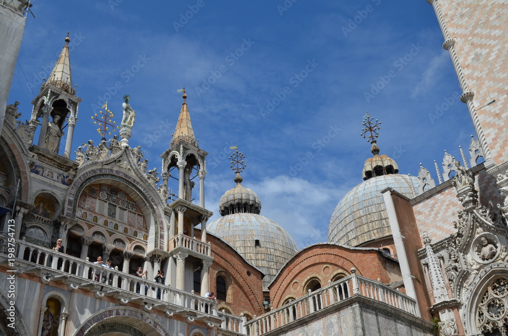 Patrząc w górę na bazylikę św. Marka, Wenecja