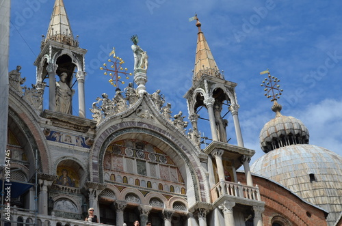 Patrząc w górę na bazylikę św. Marka, Wenecja