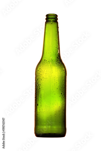 zielona pusta butelka po piwie