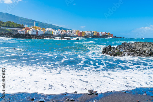 Fototapeta Naklejka Na Ścianę i Meble -  Puerto de la Cruz, Tenerife, Canary Islands - view of colorful houses, sea and volcanic-sand beach