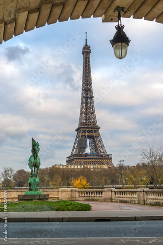 Eiffel Tower from Bir-Hakeim metal bridge in the morning © Netfalls