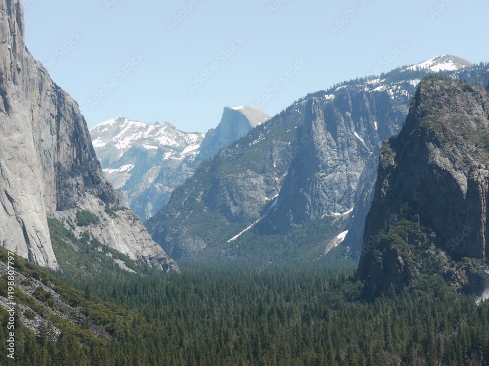 ヨセミテ国立公園 トンネルビュー アメリカ StockFoto Adobe Stock