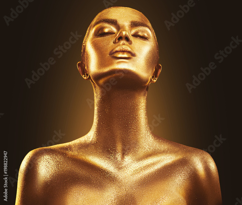 Fashion art golden skin woman portrait closeup. Gold, jewelry, accessories. Model girl with golden glamour shiny makeup © Subbotina Anna
