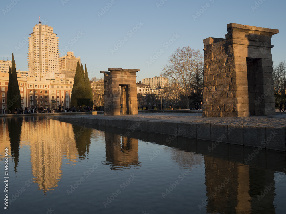 Obraz premium Templo de Debod en Madrid al atardecer