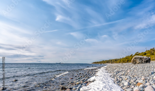 Fotografija Toroe stone beach in the Stockholm archipelago in springtime
