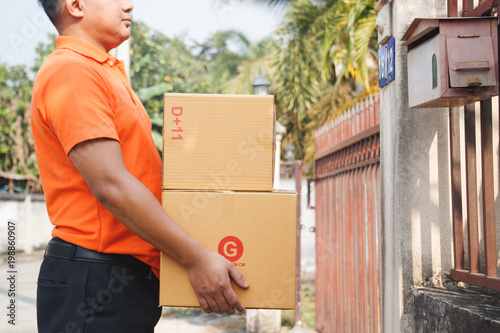 Delivery man with parcel.