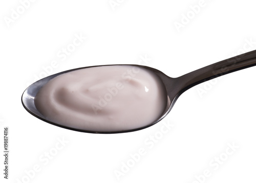 Cuchara con crema de yogurt de fresa sobre fondo blanco photo