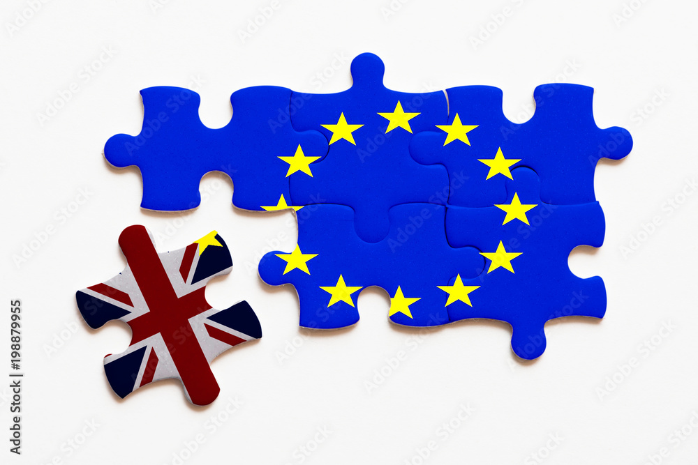 Naklejka premium Brexit jigsaw puzzle concept on white background
