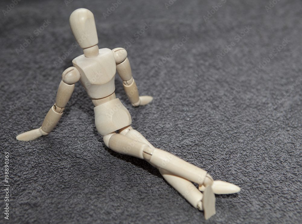mannequin en bois relax repos