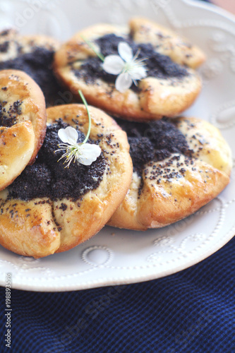 Biscuits with poppy seeds