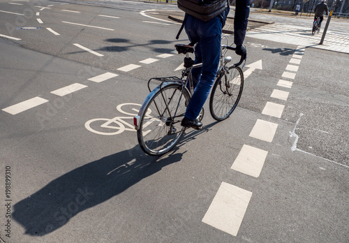 Radweg in der Stadt photo