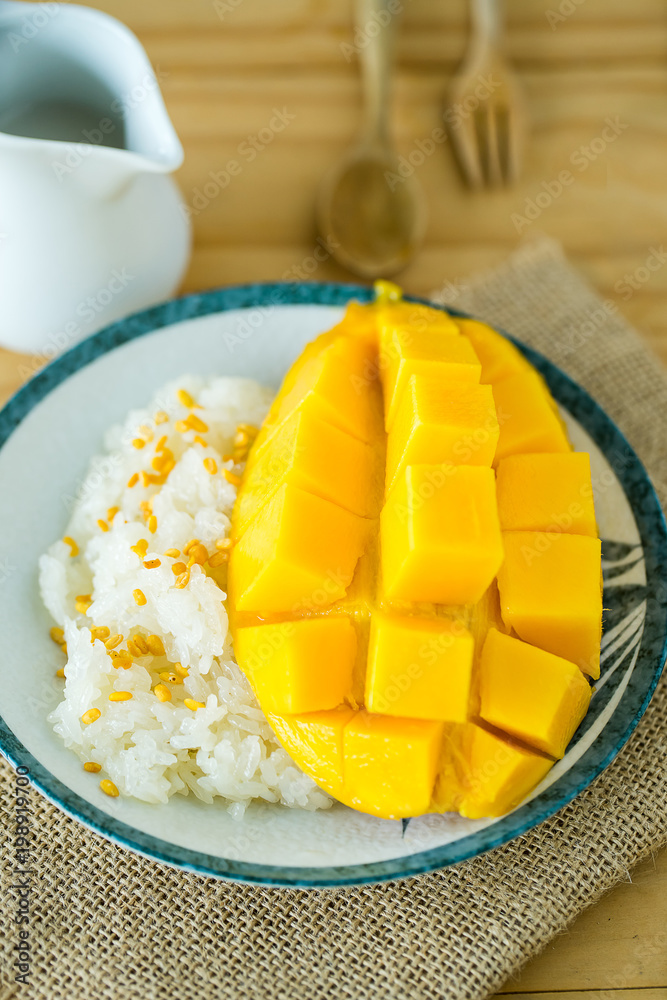 ripe mango with sticky rice. thai dressert .